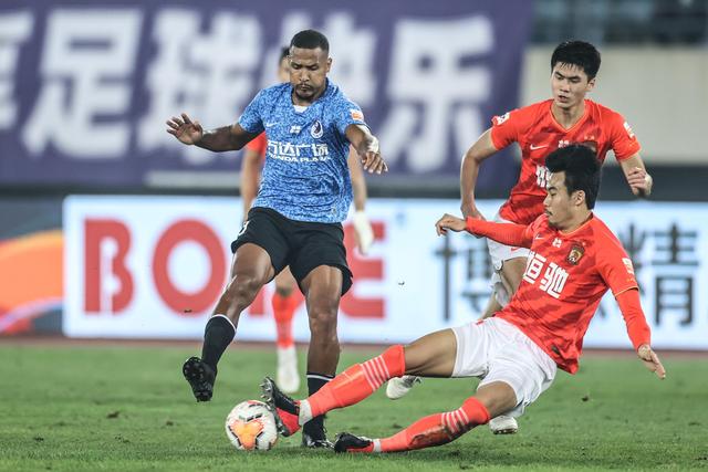 🏀三分27中4！中国U17男篮不敌立陶宛U17男篮 石洺豪18分